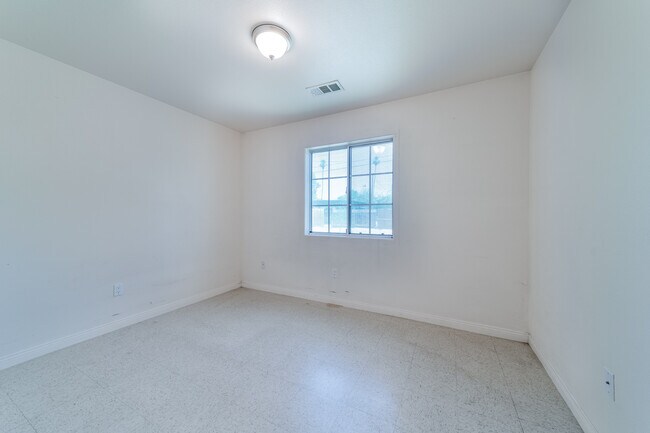 Foto del edificio - 730 Pine Ave