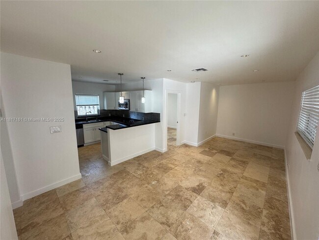 Foto del edificio - 2724 NE 15th St