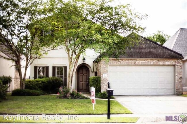 Building Photo - 3 br, 2.5 bath House - 535 Lake Villa Drive