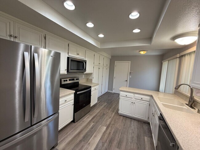 Foto del edificio - 2 Bed / 2 Bath - Capri is Ready for You