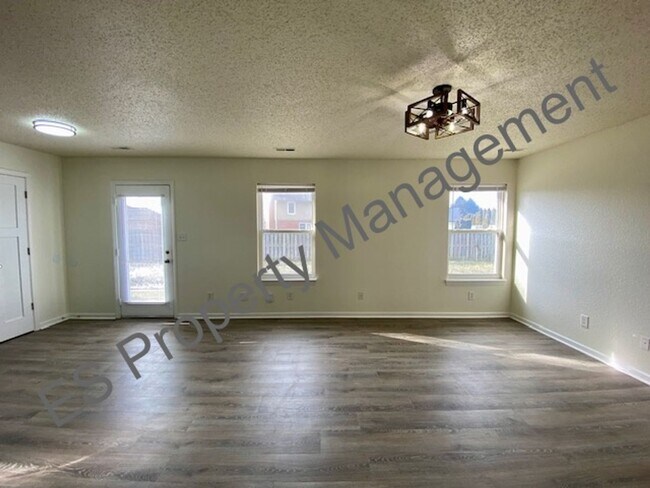 Building Photo - NEW TO THE MARKET!  3 Bedroom 2 Bath Ranch...