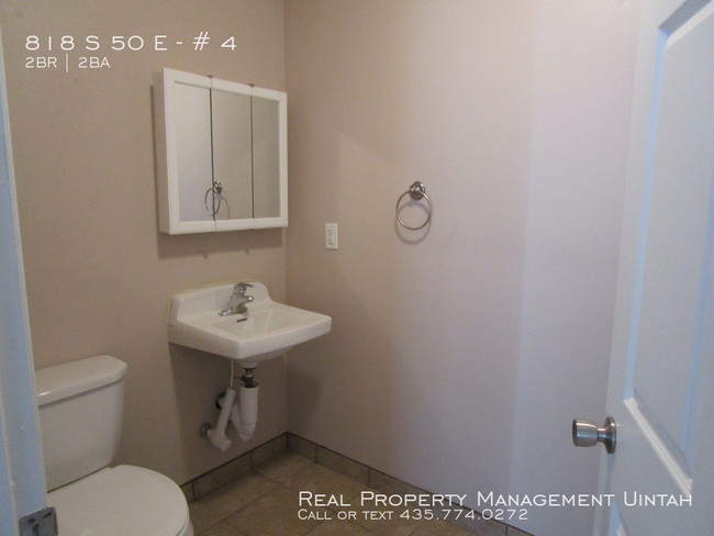 Building Photo - 2 Bedroom 1.5 bathroom apartment.