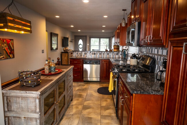 Building Photo - 1604 Kraft St