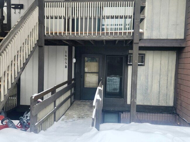 Foto del edificio - 1605 Treetop Trl