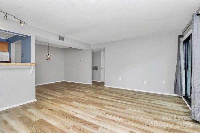 Foto del edificio - 5012 Sardis Rd
