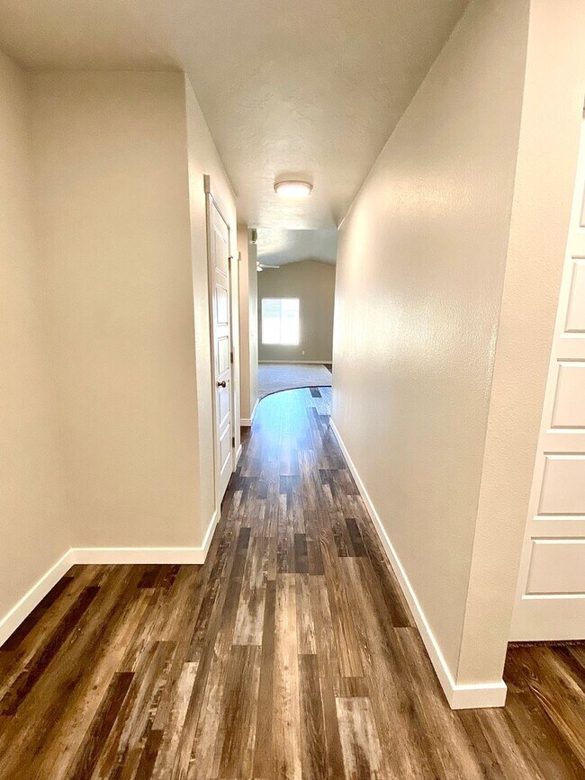 Foto del edificio - 3 Bedroom 2 Bath  PET FRIENDLY home in SW ...