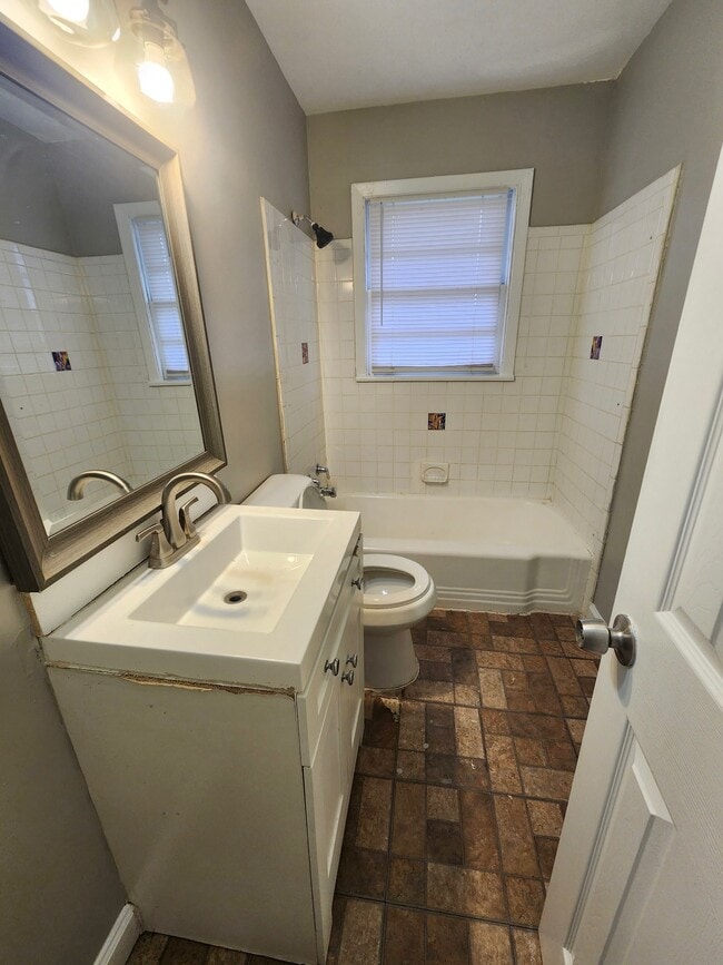 Building Photo - 4220 40th Ct N