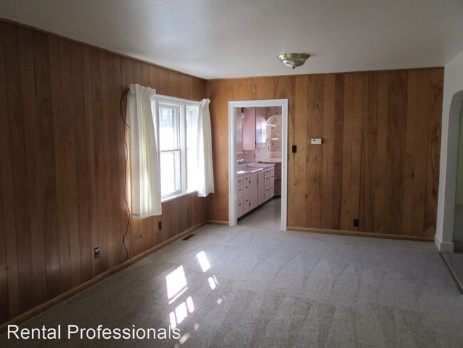 Building Photo - 2 br, 1 bath House - 215 North Church Unit A