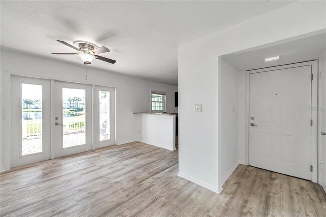 Building Photo - 108 Pompano Dr SE