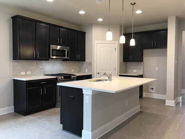 Building Photo - BEAUTIFUL HOME IN TERAVISTA