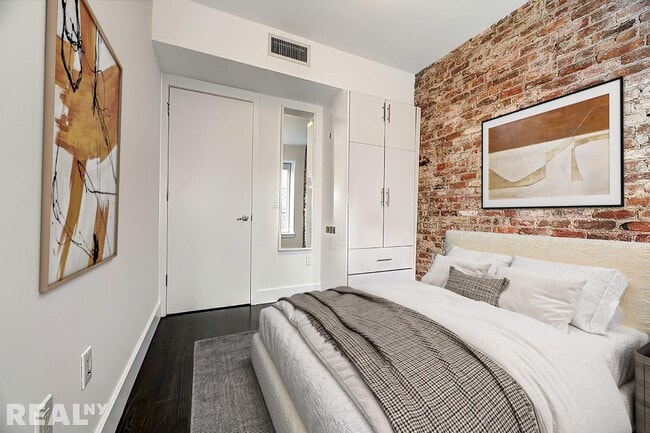 Foto del edificio - 143 Ludlow St