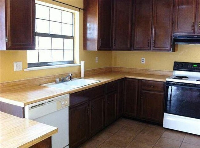 Foto del edificio - 255 Meadowlakes Dr