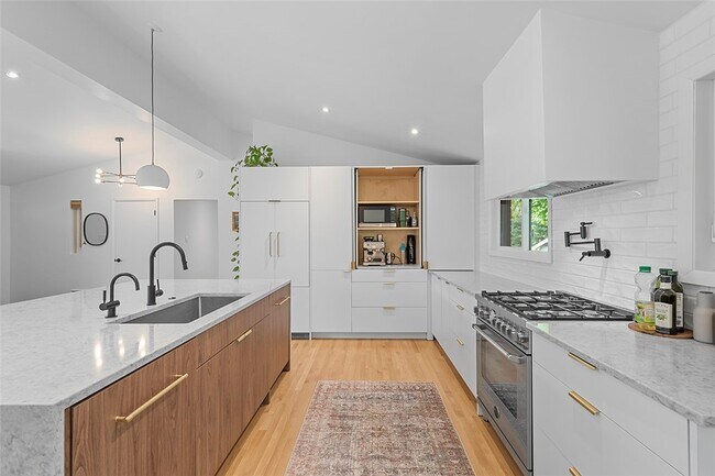 Foto del edificio - 1140 Folkstone Dr