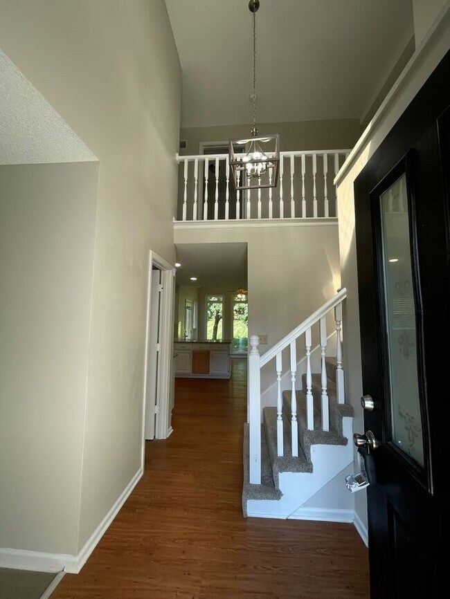 Foto del edificio - Stunning 4BR 2.5BA w/ Granite Kitchen in South Overland Park