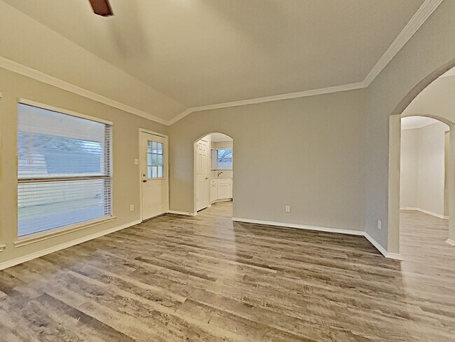 Building Photo - 945 Fenway Ln