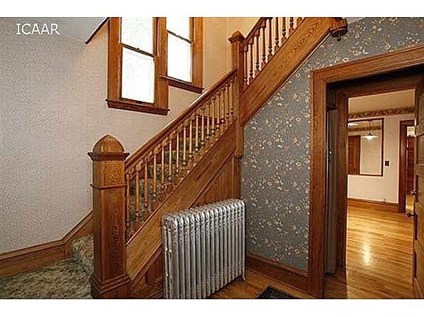 Building Photo - 430 N Van Buren St