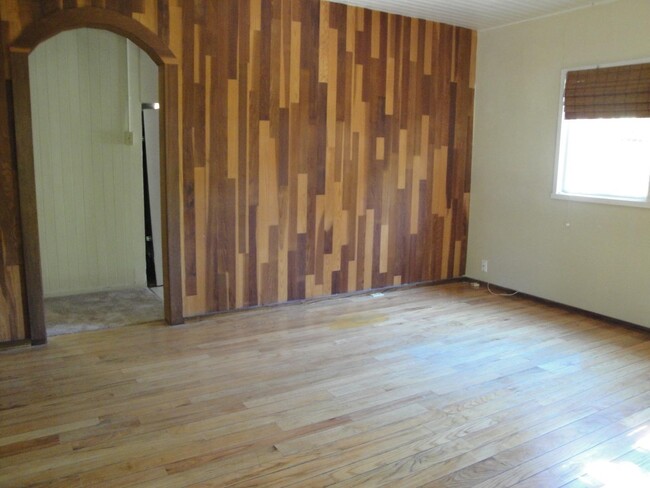 Building Photo - 884 Portola Rd