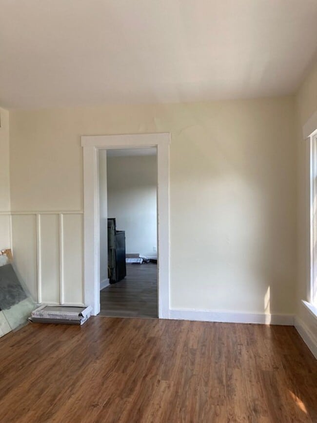 Building Photo - 18-20 VAN LEAR