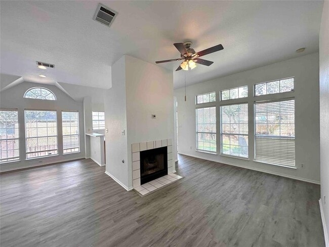 Foto del edificio - 1812 Twisted Oak Dr