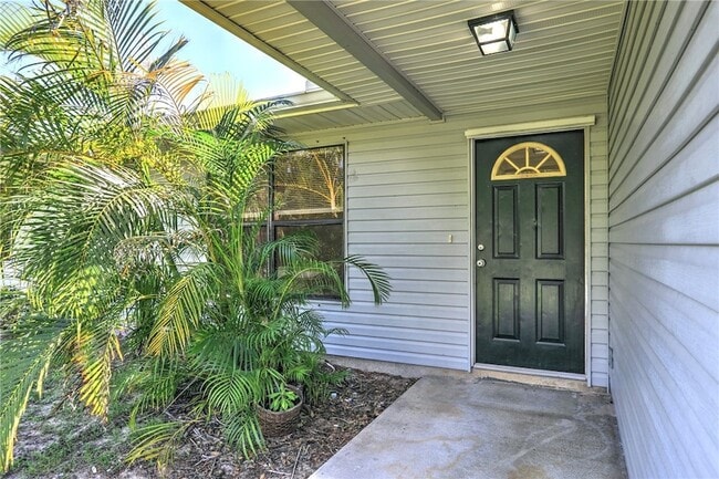 Building Photo - 950 Landsdowne Dr