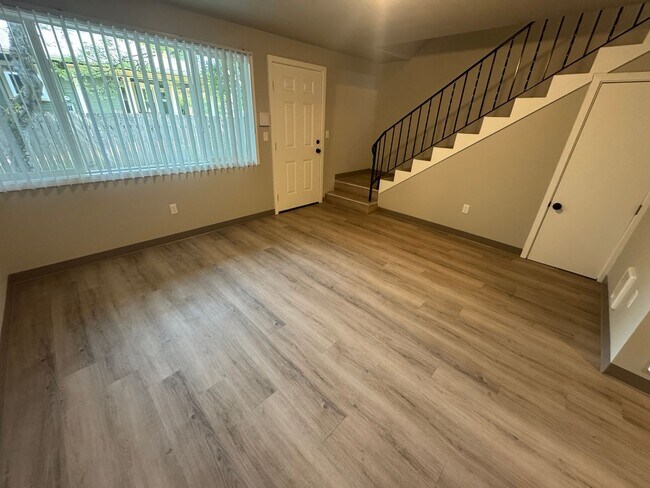 Building Photo - (248) 2 Bedroom Town Home w/ Private Yard ...