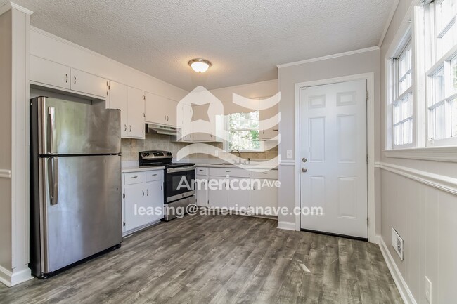 Building Photo - 817 Delta Dr