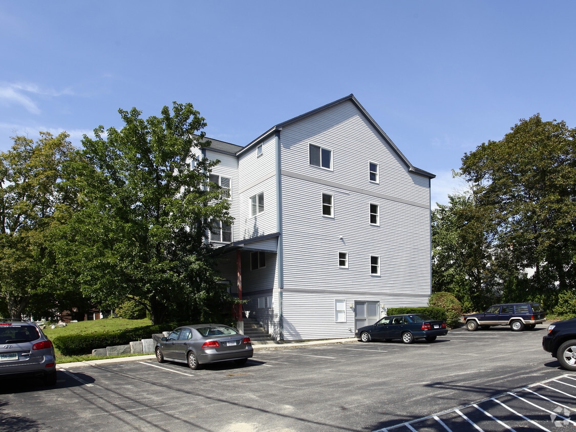 Primary Photo - 2 Strafford Ave
