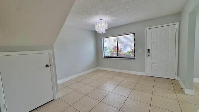 Foto del edificio - 5325 Tennis Ln