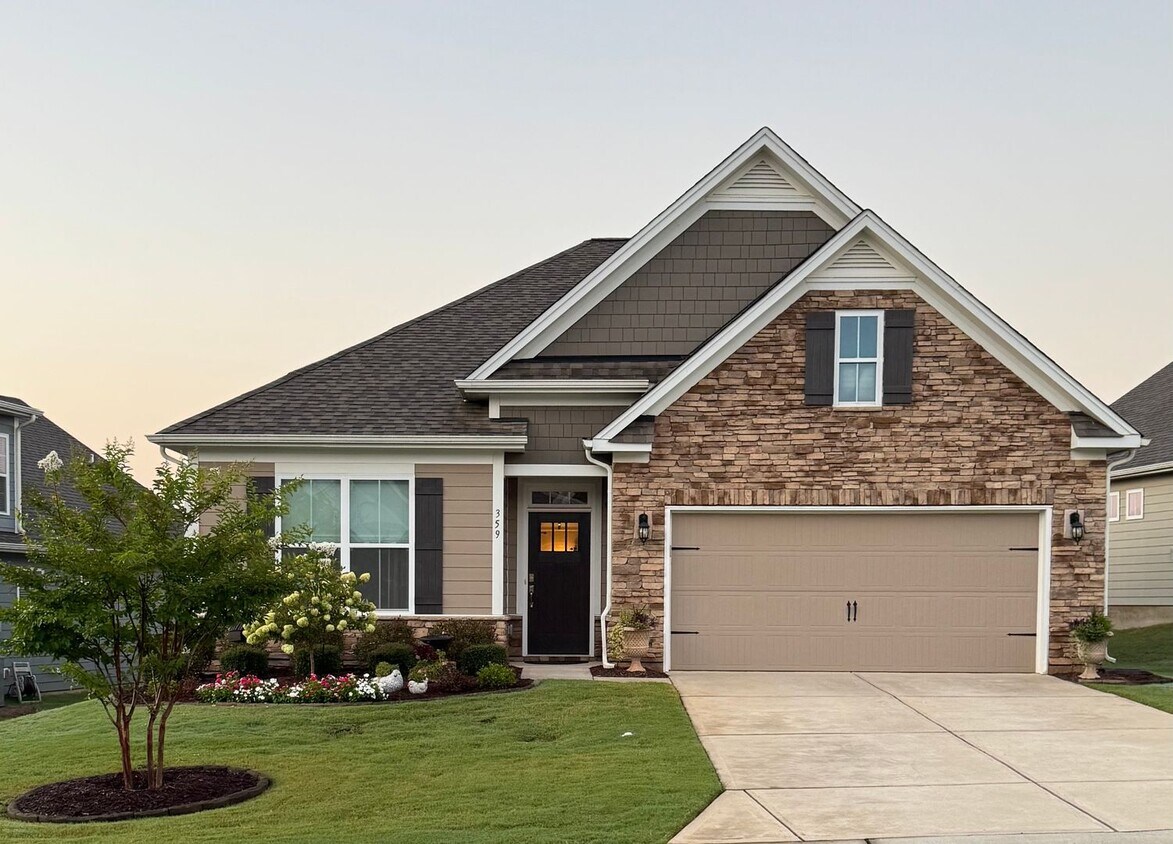 Primary Photo - Beautiful 4 Bedroom Single Family Home