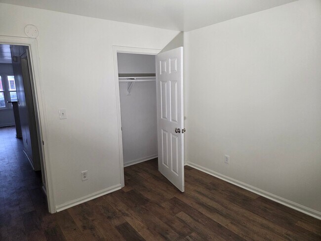 Foto del edificio - 1012 W 36th St