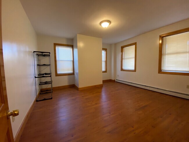 Building Photo - 139 Cherry St