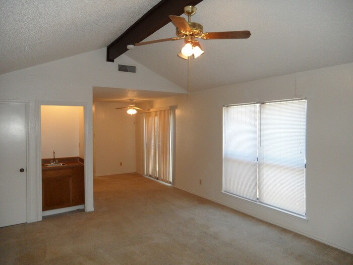 Primary Photo - 6815 S Creek Dr