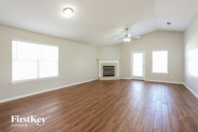 Foto del edificio - 2801 Cross Creek Dr