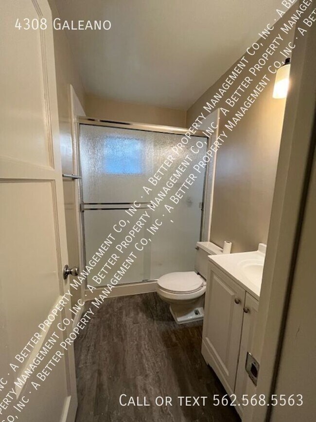 Building Photo - REMODELED 2 BED HOUSE - New Kitchen & Bath...