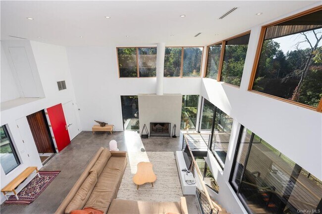 Foto del edificio - 26 Spice Hill Rd
