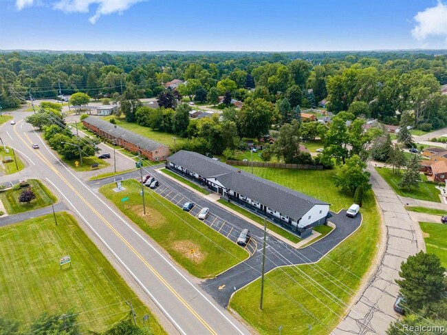 Building Photo - 2475 S Commerce Rd