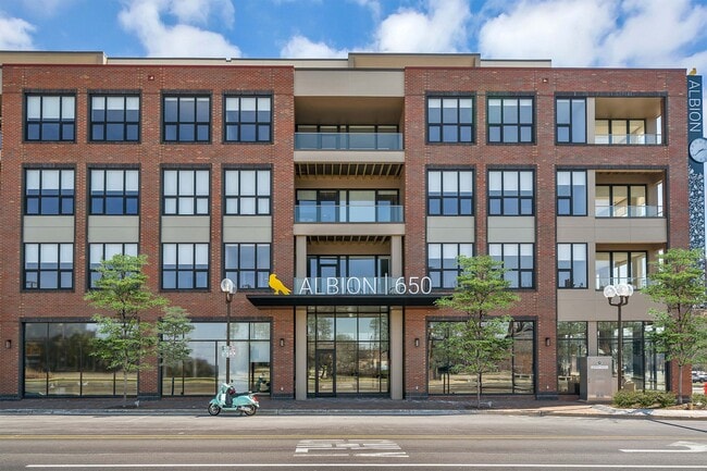 Building Photo - Albion Highland Park