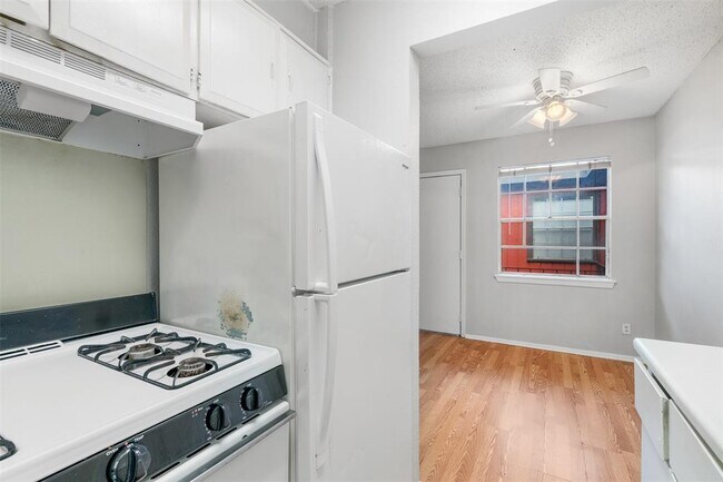 Foto del edificio - 307 E 31st St