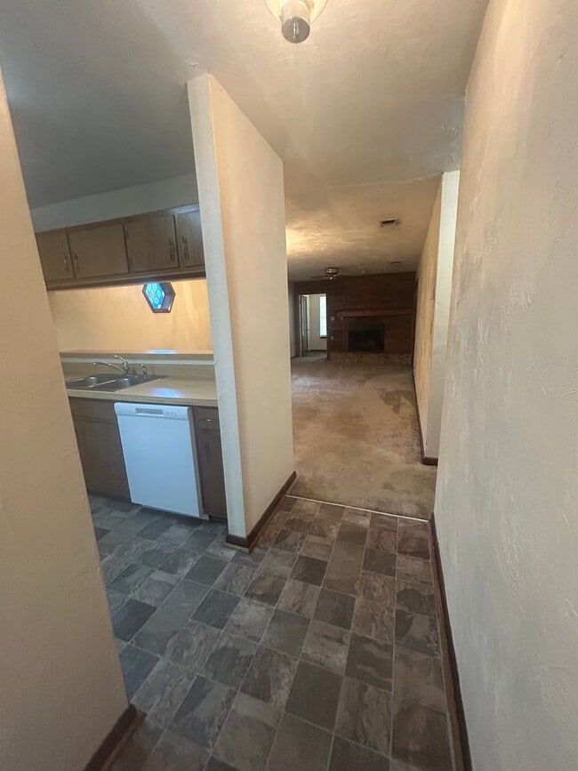 Photo - 2/2/ Walking Distance To Capital Regional ... House