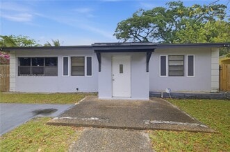 Building Photo - 1425 NW 10th Pl