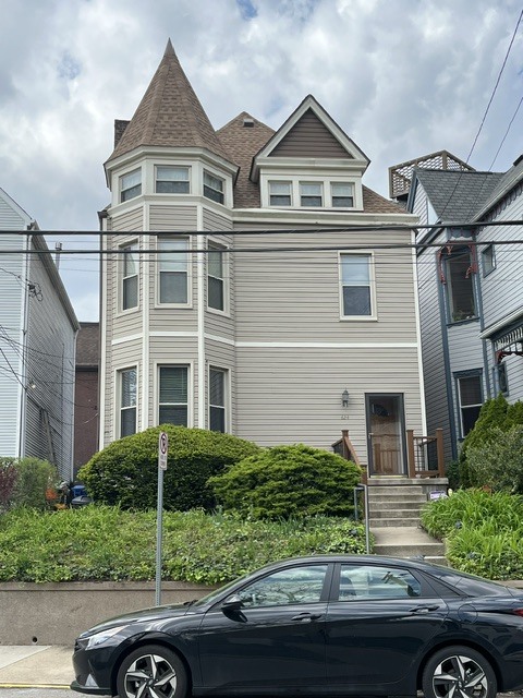 Building Photo - 624 College Ave