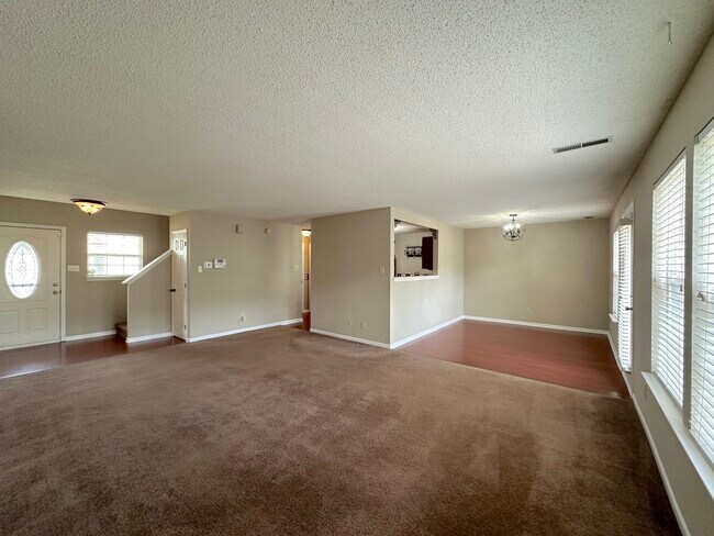 Building Photo - 16684 Lowell Dr
