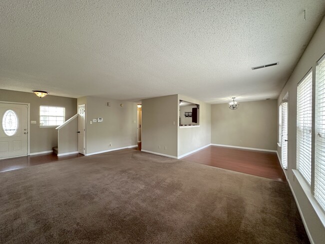 Foto del edificio - 16684 Lowell Dr