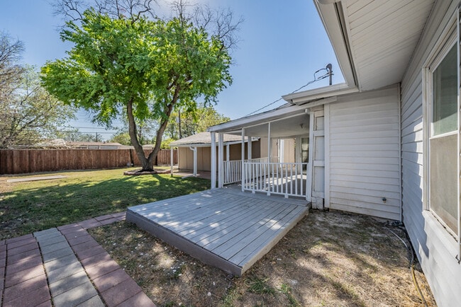 Building Photo - 2914 Scottsbluff Dr