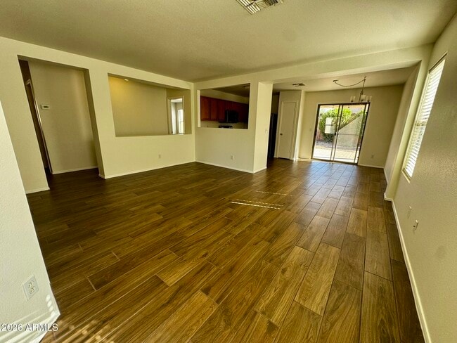 Foto del edificio - 15826 W Watson Ln