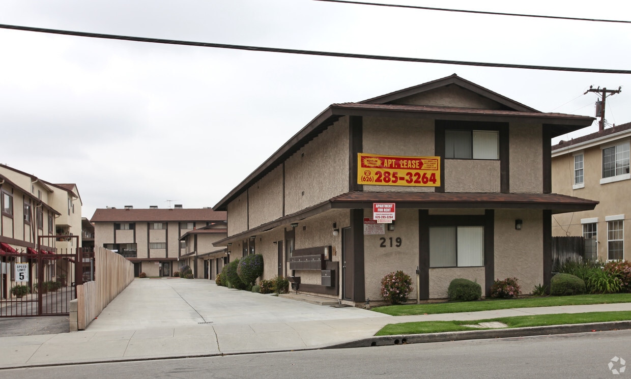 Building Photo - Bagwood Apartments