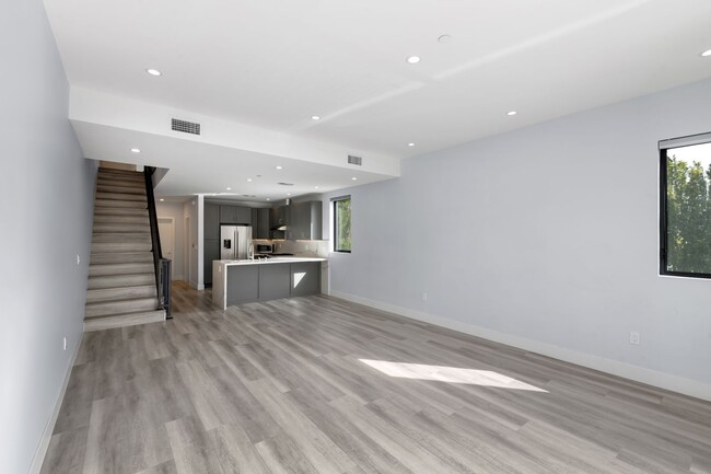 Foto del edificio - 4815 Elmwood Ave