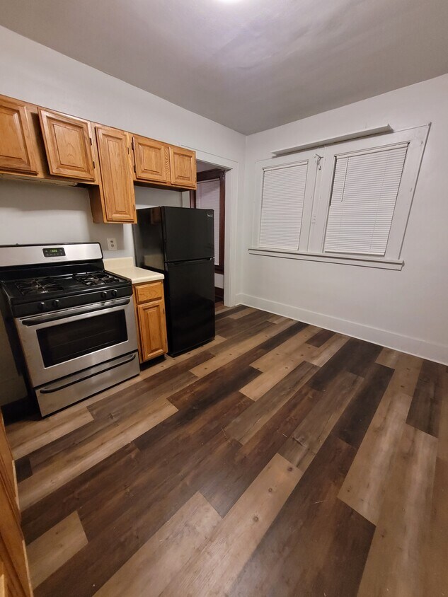Primary Photo - 521 E 5th St