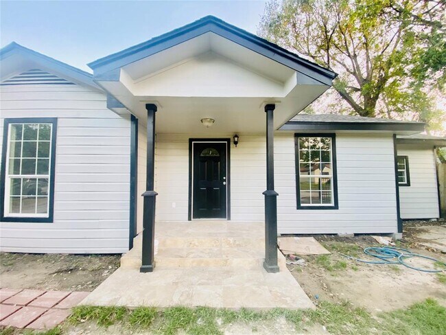Building Photo - 4604 Dewberry St