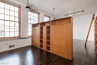 Building Photo - 2043 Random Rd